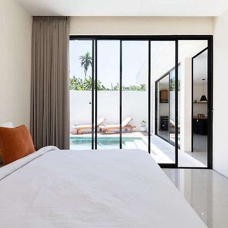 The R Villa Kaba - Incl. Motorbikes Seminyak Eksteriør bilde