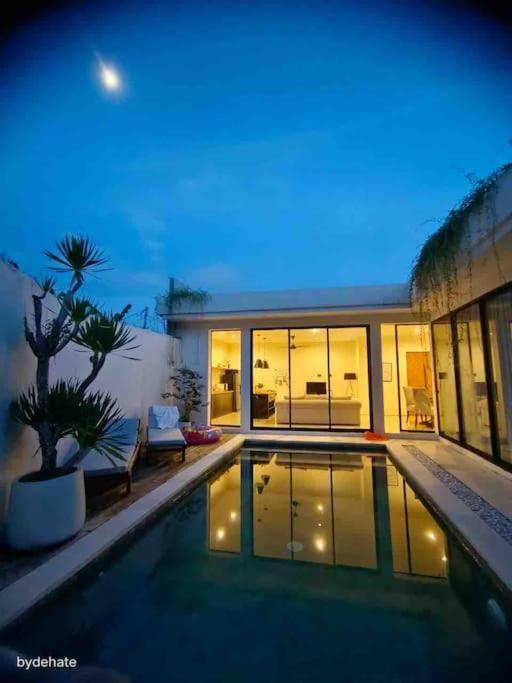 The R Villa Kaba - Incl. Motorbikes Seminyak Eksteriør bilde